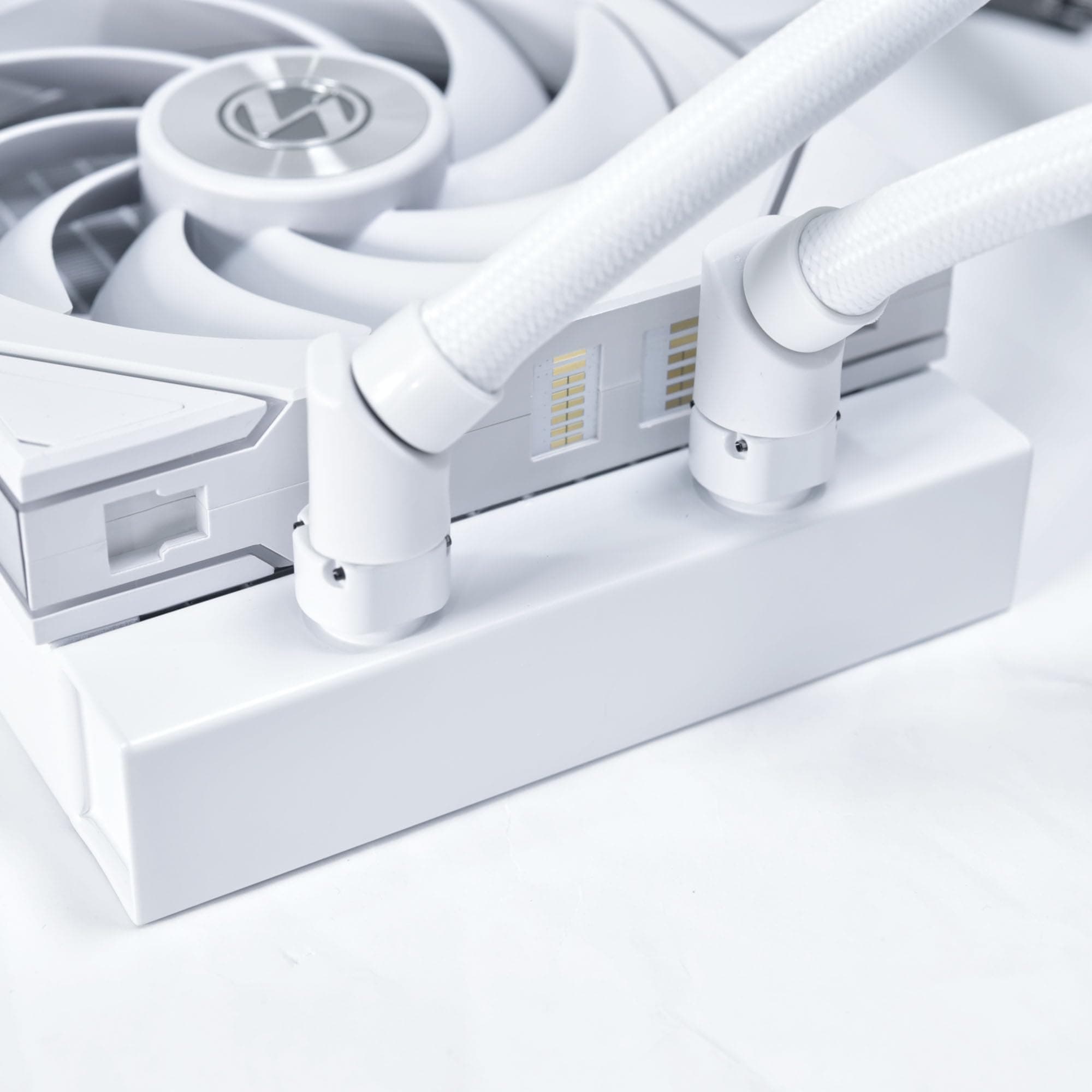 Lian Li Galahad II LCD 280 TL Wireless AiO Wasserkühlung Weiß – CPU-Kühler mit 280 mm Radiator, LCD Display und TL Wireless ARGB Lüftern Bild 7