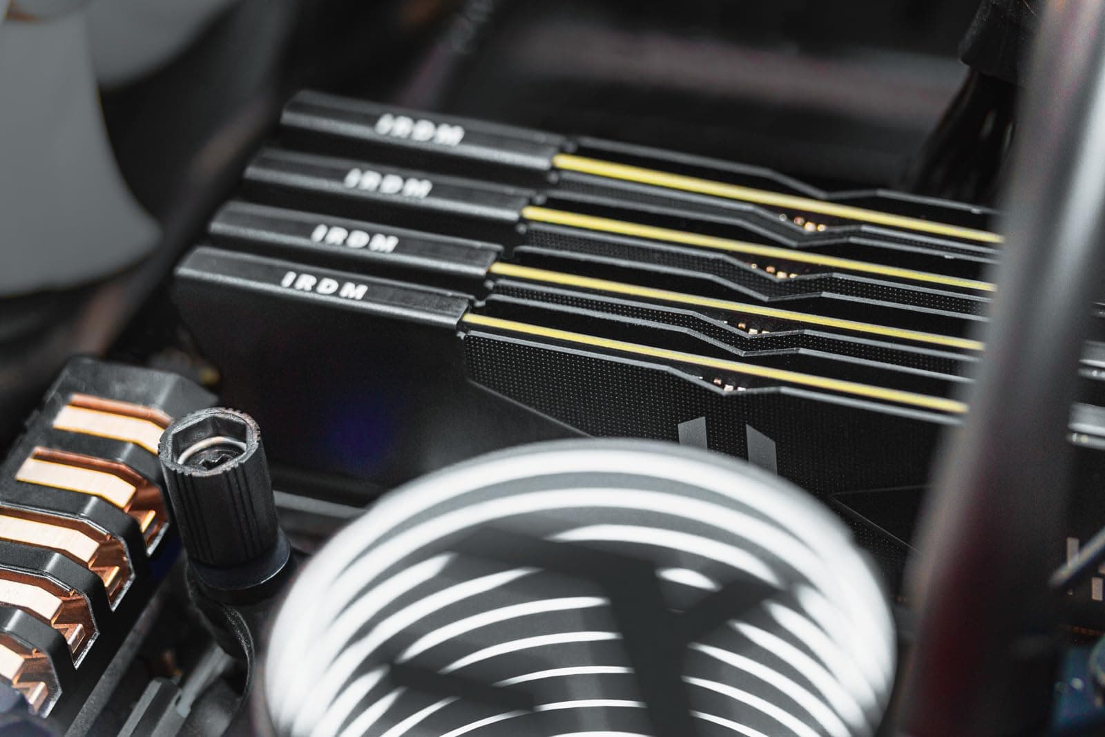 Goodram - Speichermodul RAM, DDR5 IRDM Computer RAM Modul - 16GB 5600MHz CL36 SR DIMM Black V Silver - für Gamer und Profis - reibungsloser und Stabiler Betrieb Bild 4