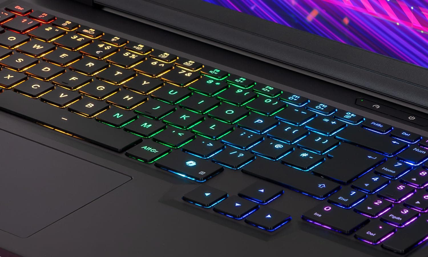 PCSpecialist 16" Recoil Master Gaming Laptop - AMD Ryzen 9-9955HX3D 5.4 GHz 24-Core, 32 GB RAM DDR5, 24GB NVIDIA GEFORCE RTX 5090, 2 TB M.2 SSD, Windows 11, QWERTZ Tastatur Bild 5