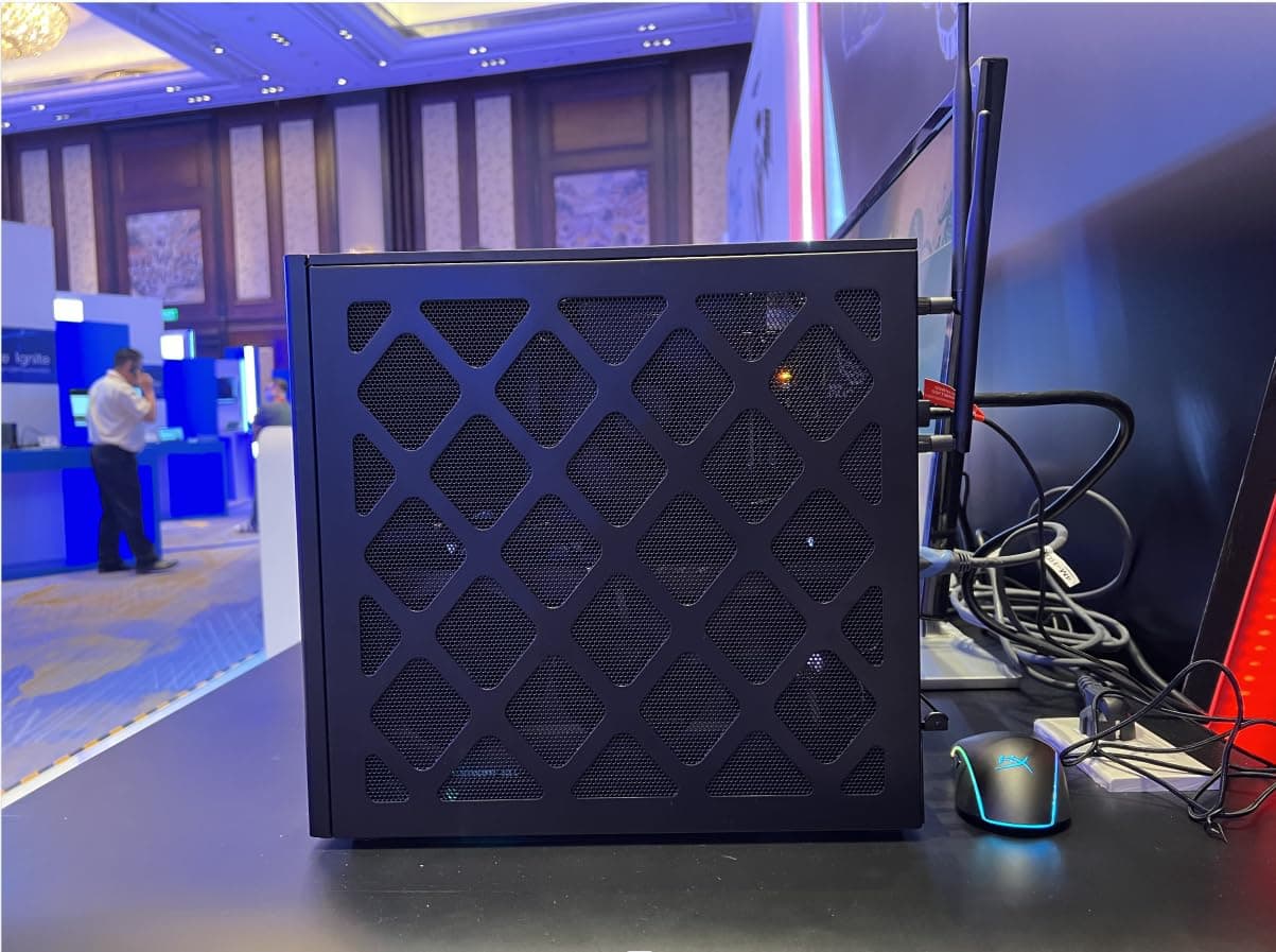 Intel NUC 13 Extreme Compute Kit NUC13RNGi5 Gaming Mini PC Gamer Desktop Computer, 13. Generation Core i5-13600K, bis zu 5,1 GHz, 14 Kerne, WiFi 6, Bluetooth 5.2, BROAG HDMI-Kabel (Barebone NO RAM Barebone NO RAM SSD OS Bild 4