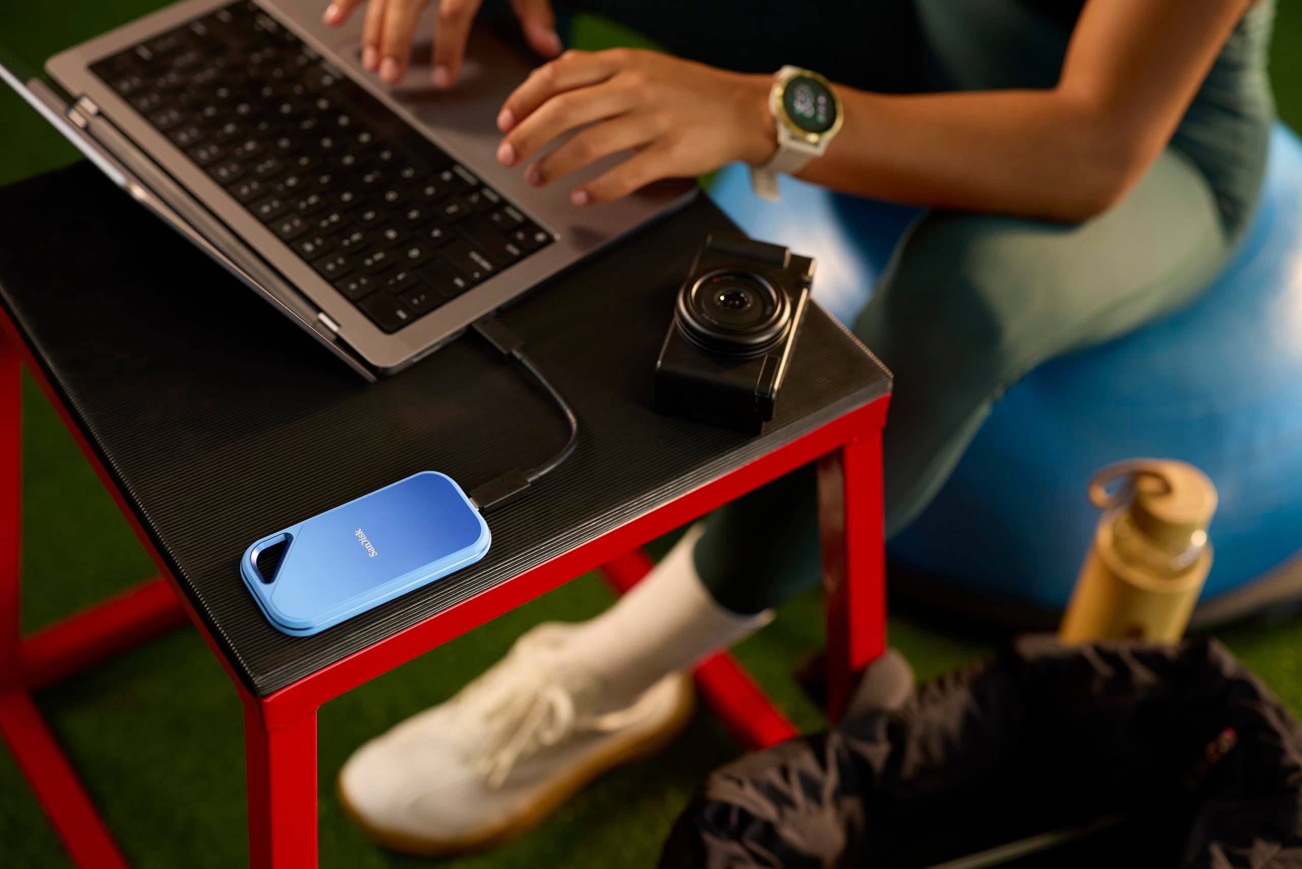 SANDISK Creator Pro Portable SSD 1 TB (Für Content Creator, robuste Bauweise, 2.000 MB/s Lesen & Schreiben, USB-C, Fallschutz bis 3 m, IP65, inkl. 1 Monat Adobe Creative Cloud) Portable SSD Single Product 1 TB Bild 5