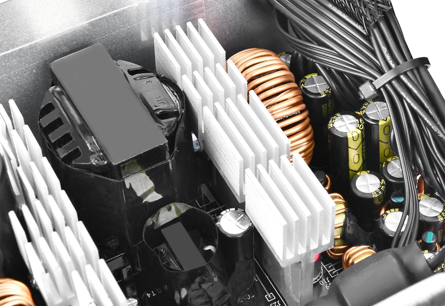 Thermaltake Smart BX3 Pro SE 850W | Non Modular | 80 Plus Bronze | EU | Etched Flat Cables | Gen 5 | Leiser Betrieb | Hydraulisch gelagerter Lüfter Bild 5