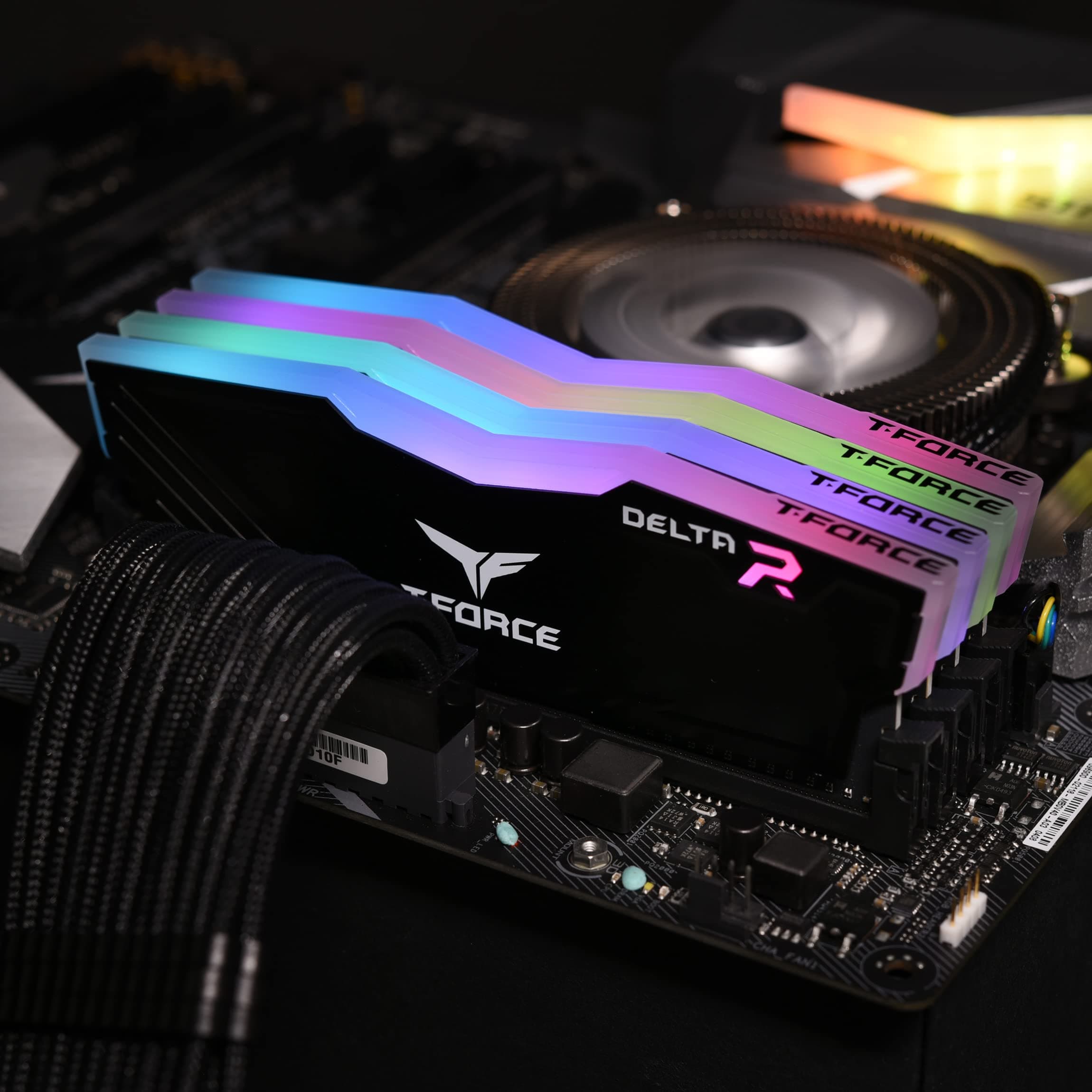 TEAMGROUP Team T-Force Delta RGB DDR4 Gaming Memory, 2 x 8 GB, 3600 MHz, 288 Pin DIMM, Black 16GB (8GBx2) - 3600MHz C18 Black Bild 3