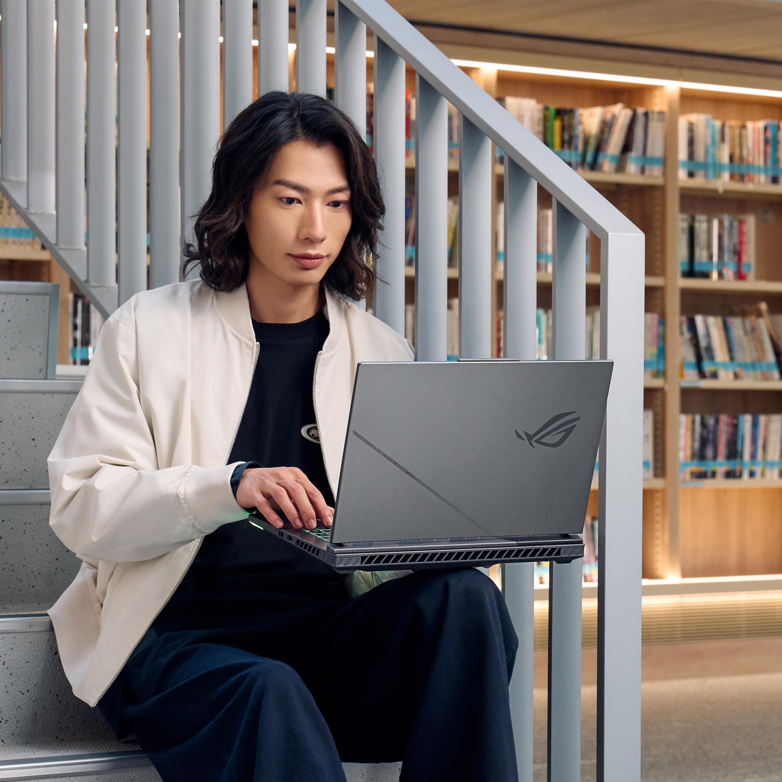 ASUS ROG Strix G16 (2025) Gaming Notebook, 16" ROG Nebula 16:10 2.5K 240Hz/3ms, NVIDIA GeForce RTX 5070 Ti, AMD Ryzen 9 9955HX, 32GB DDR5-5600, PCIe 1TB SSD Gen 4, WLAN 6E, Win 111 Bild 6