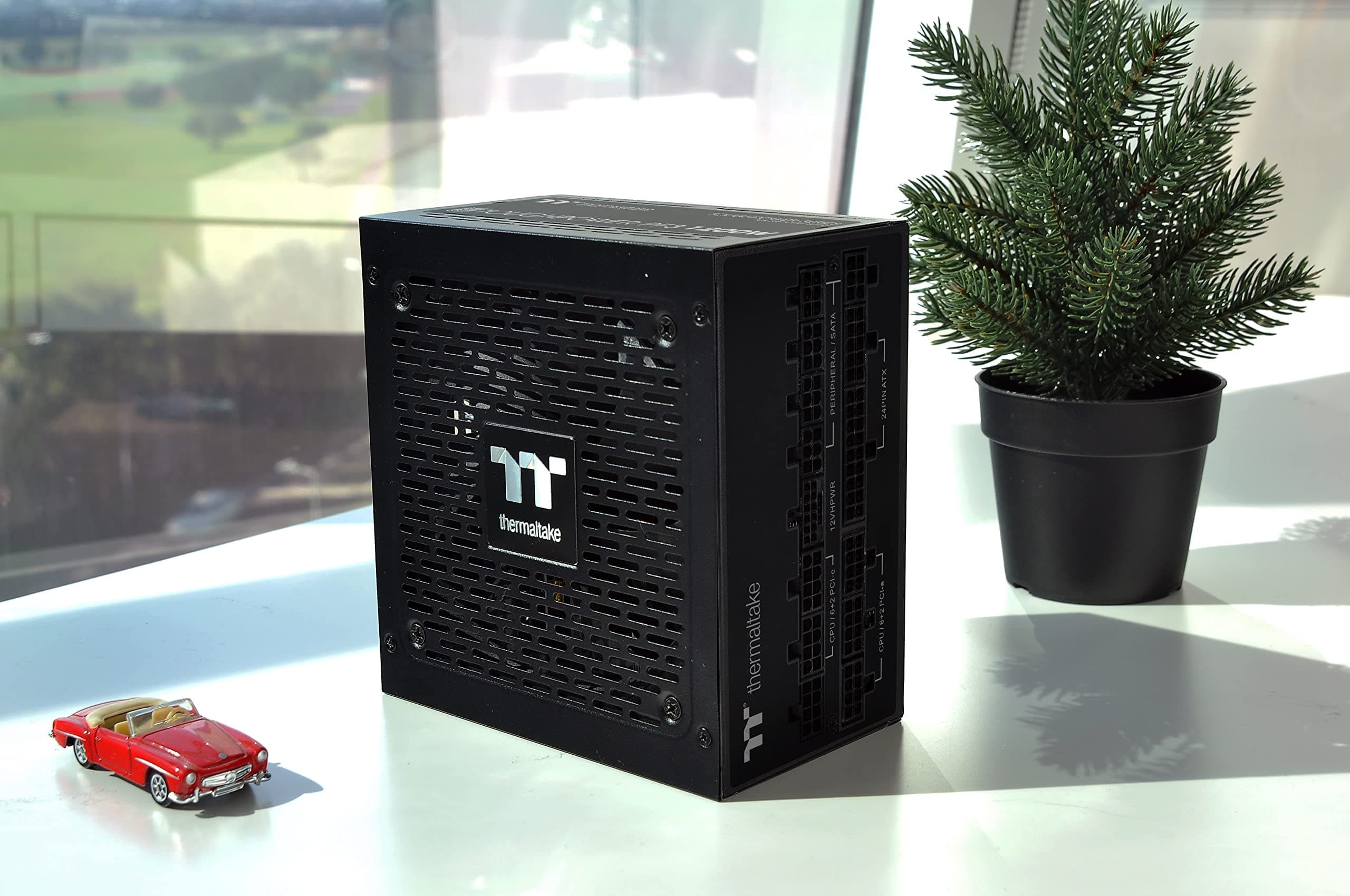 Thermaltake Toughpower PF3 1200W Gen 5 | ATX 3.0 | PCIe Gen 5 Ready | Smart Zero Fan | 80 Plus Platinum | Fully Modular Bild 3