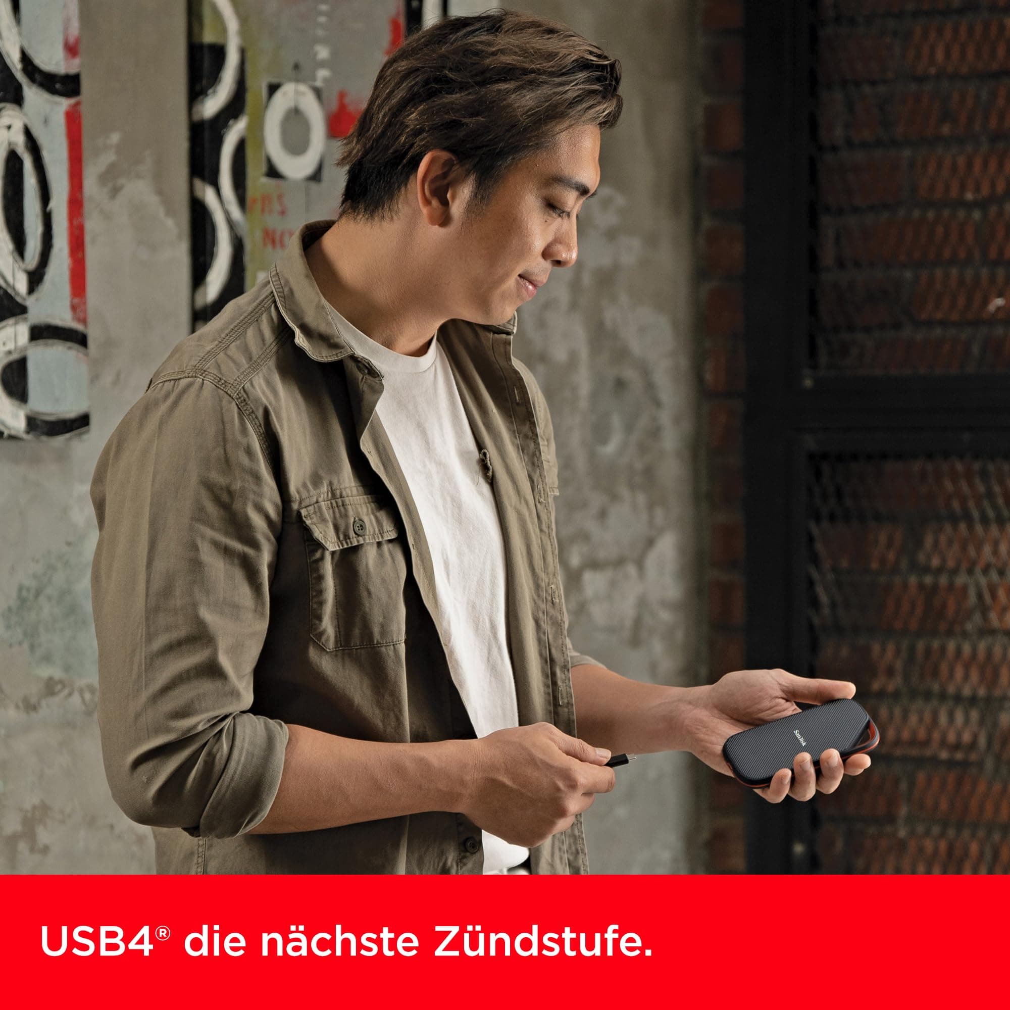 SanDisk Extreme PRO mit USB4 4 TB (portable SSD, bis zu 3.800 MB/s Lesegeschwindigkeit, robustes Design mit IP65, kompatibel mit USB-C & Thunderbolt, Silikonhülle & Aluminiumgehäuse) Schwarz USB4 4 TB Bild 4