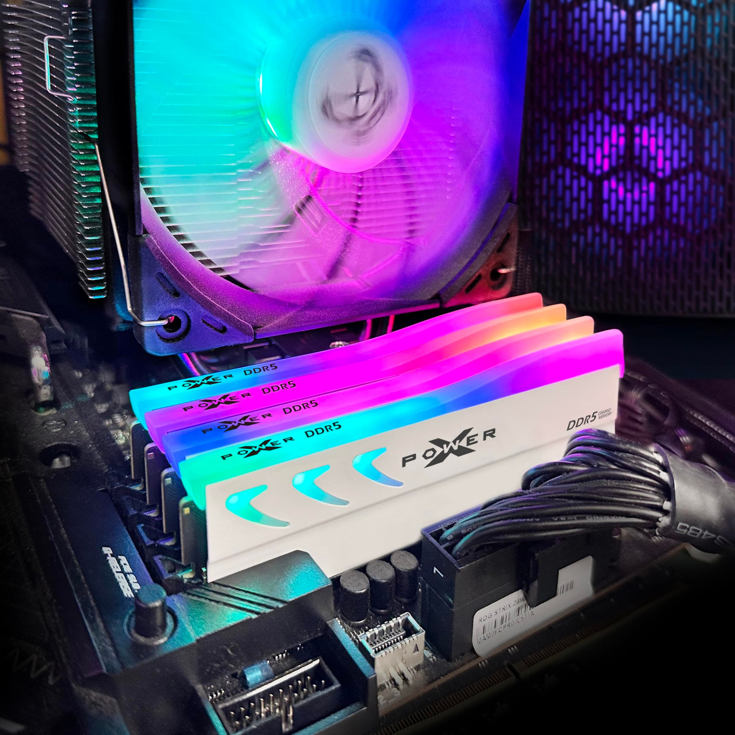 Silicon Power DDR5 16GB Storm RGB 6000MT/s (PC5-48000) 288-pin CL36 1.35V UDIMM Desktop Memory Module RAM SP016GXLWU60FFSK Grau Bild 7